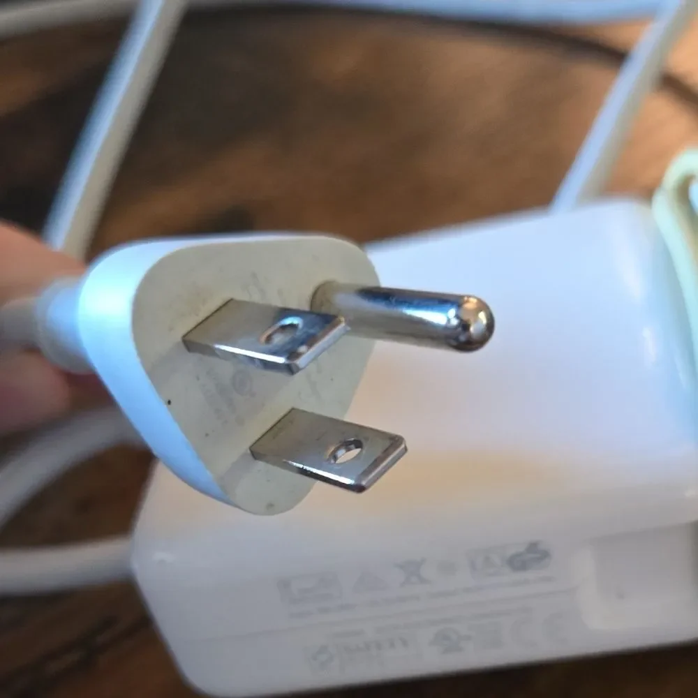 Apple/Mac White Power Adapter with Cable 60 Watt Magsafe 2